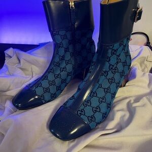 Gucci boots authentic pristine